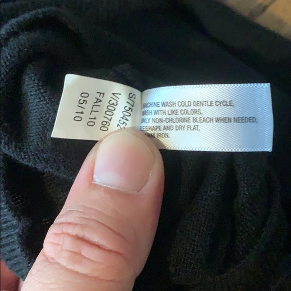 GAP Pima Cotton V-Neck Sweater - Picture 6 of 7